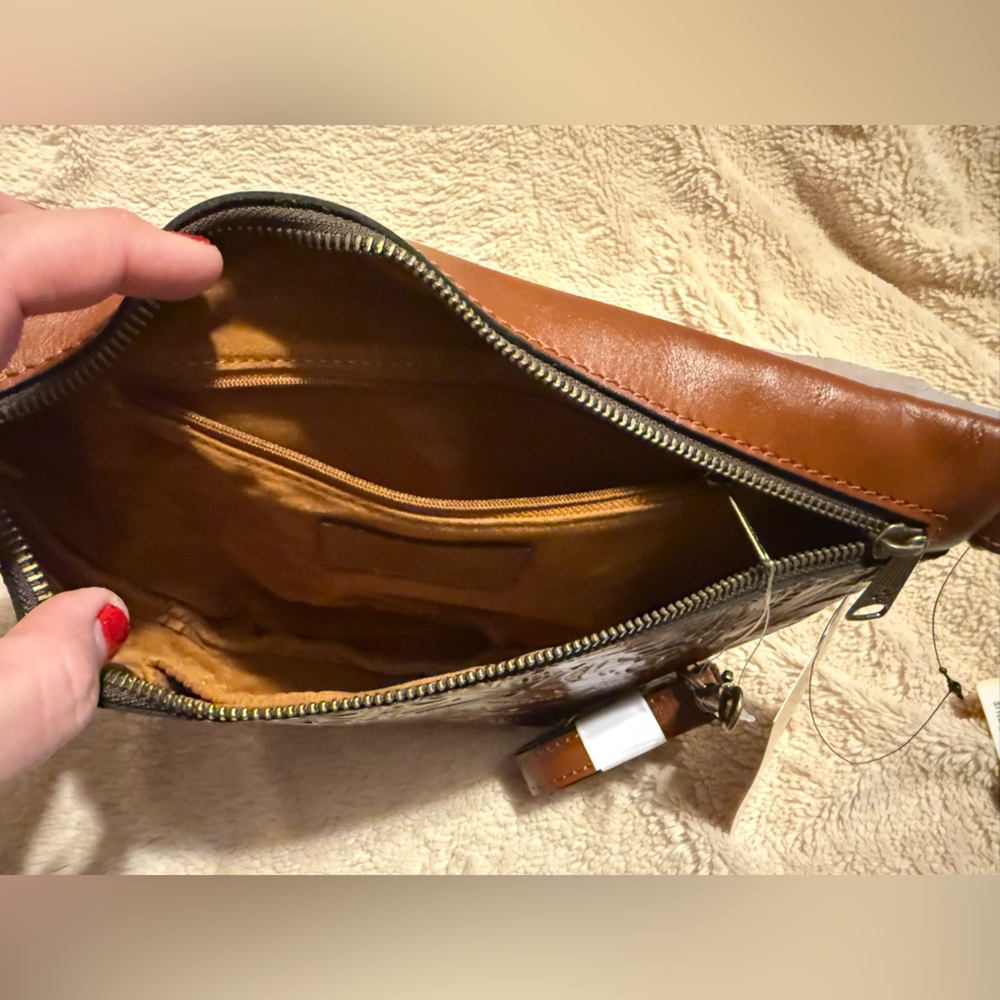 NWT Patricia Nash Leather Tinchi Convertible Bag - belt bag to crossbody - Picture 7 of 13